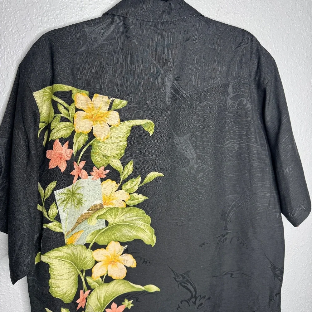 Tommy Bahama Men's black silk Hawaiian‎ Shirt multi color floral accents Small